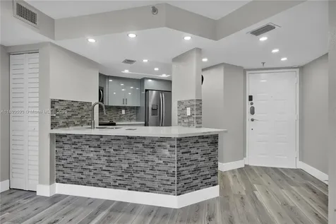 5880 Collins Avenue Miami Beach FL 33140