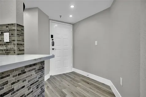 5880 Collins Avenue Miami Beach FL 33140