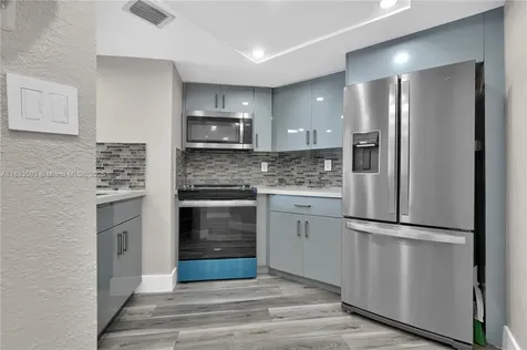 5880 Collins Avenue Miami Beach FL 33140