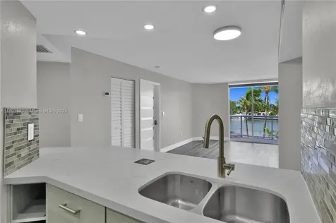 5880 Collins Avenue Miami Beach FL 33140