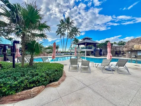 5225 Collins Avenue Miami Beach FL 33140