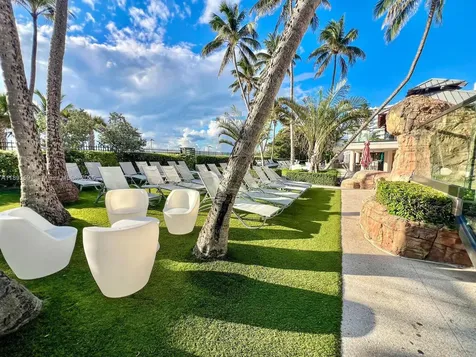 5225 Collins Avenue Miami Beach FL 33140
