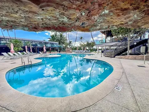 5225 Collins Avenue Miami Beach FL 33140