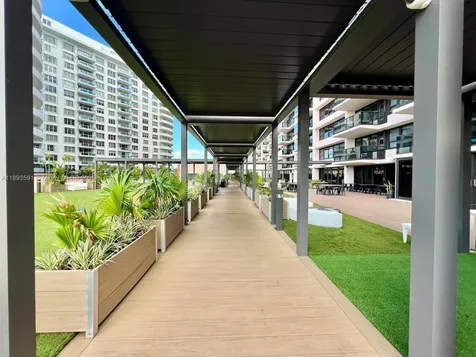 5225 Collins Avenue Miami Beach FL 33140