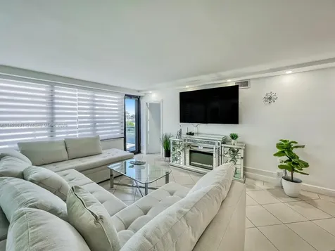 5225 Collins Avenue Miami Beach FL 33140