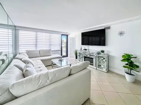 5225 Collins Avenue Miami Beach FL 33140