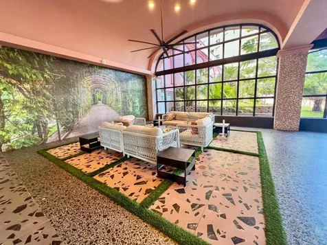 5225 Collins Avenue Miami Beach FL 33140