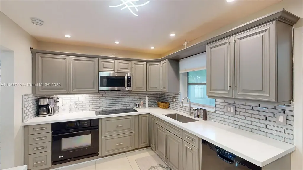 2121 NE 62nd Street Fort Lauderdale FL 33308