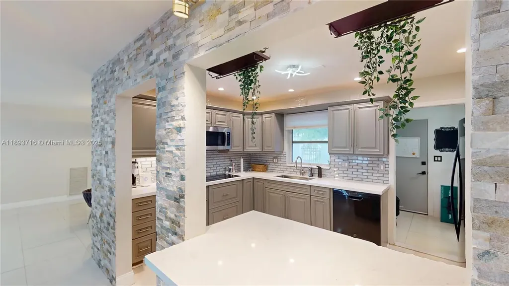 2121 NE 62nd Street Fort Lauderdale FL 33308