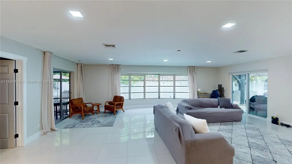 2121 NE 62nd Street Fort Lauderdale FL 33308