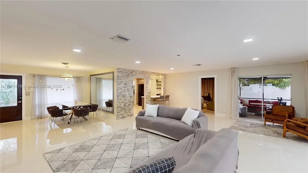 2121 NE 62nd Street Fort Lauderdale FL 33308