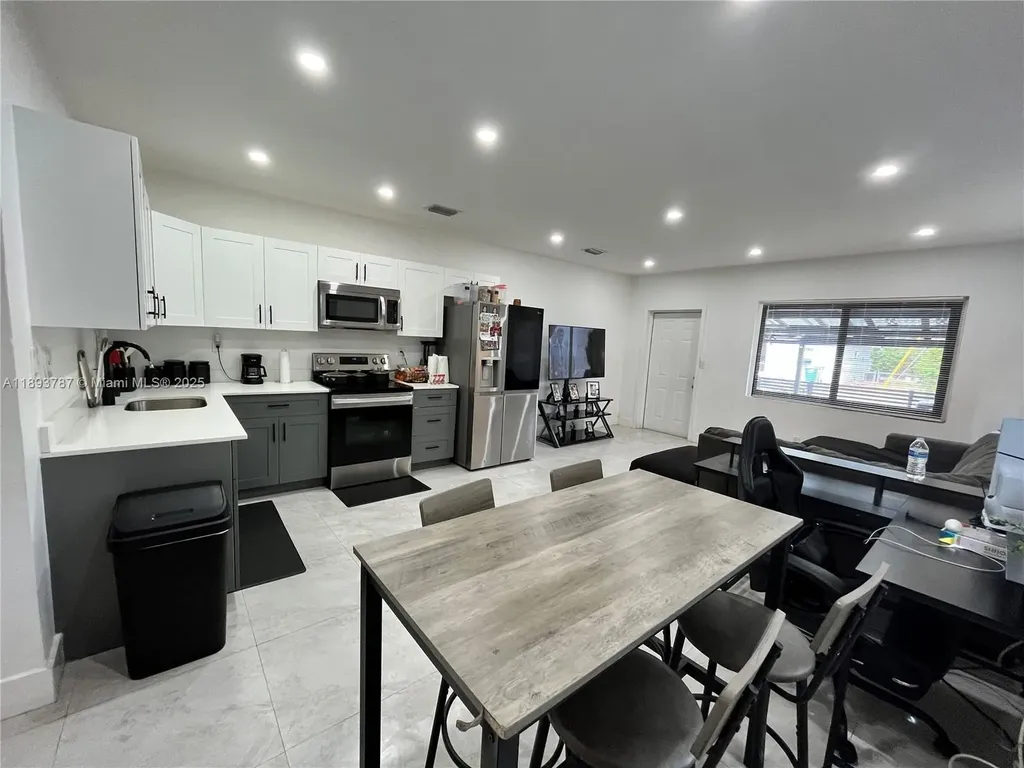 1102 NW 103rd Street Miami FL 33150