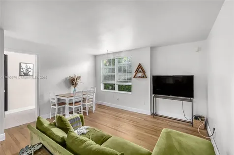 932 7th Street Miami Beach FL 33139