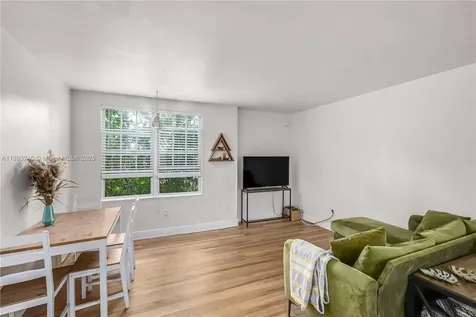 932 7th Street Miami Beach FL 33139
