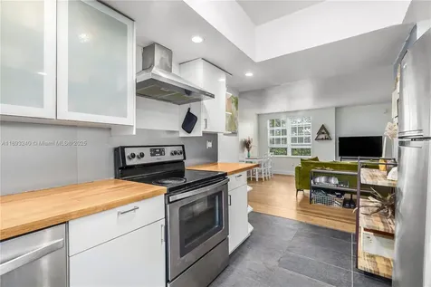 932 7th Street Miami Beach FL 33139