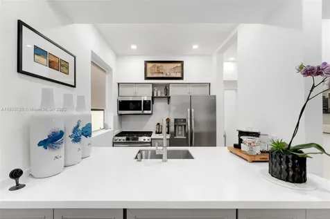 4720 Pine Tree Drive Miami Beach FL 33140