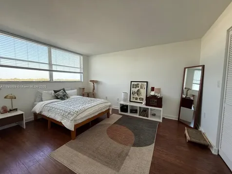 650 NE 64 Miami FL 33138