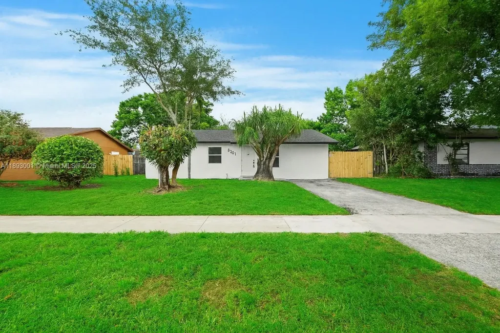 8201 SW 7th Court North Lauderdale FL 33068