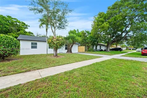 8201 SW 7th Court North Lauderdale FL 33068