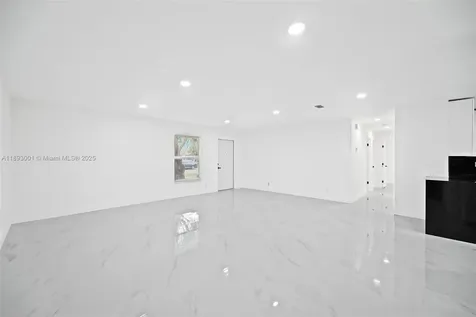8201 SW 7th Court North Lauderdale FL 33068