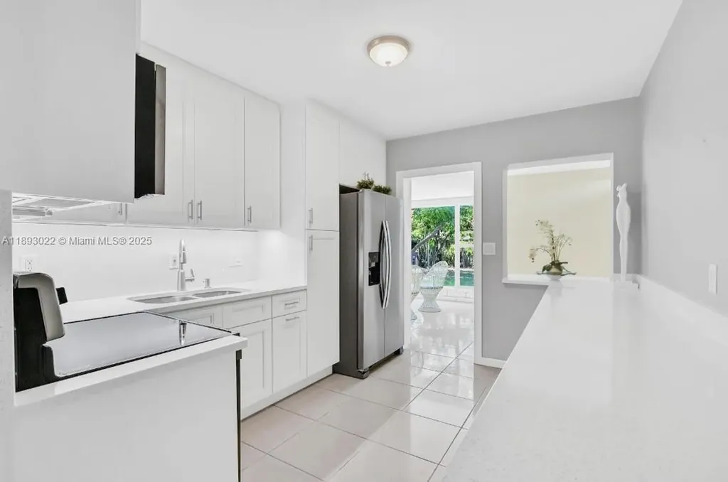 822 Avenida Hermosa West Palm Beach FL 33405