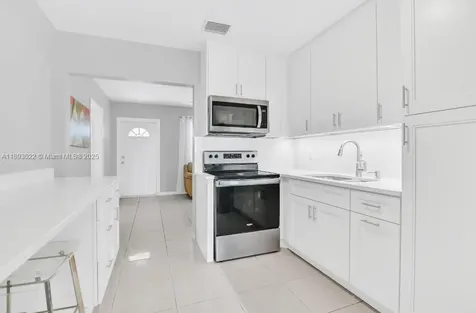 822 Avenida Hermosa West Palm Beach FL 33405