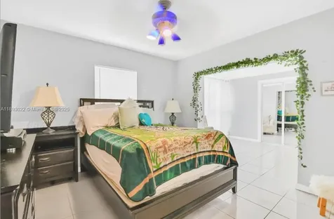 822 Avenida Hermosa West Palm Beach FL 33405