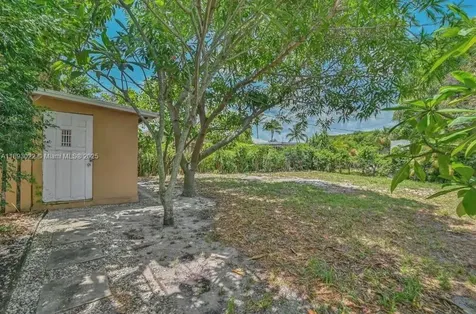 822 Avenida Hermosa West Palm Beach FL 33405