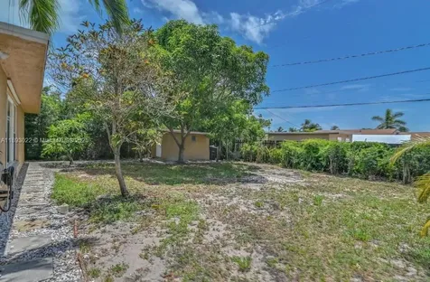 822 Avenida Hermosa West Palm Beach FL 33405