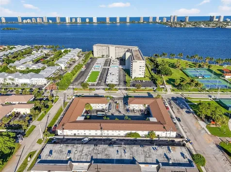 810 Lake Shore Drive Lake Park FL 33403
