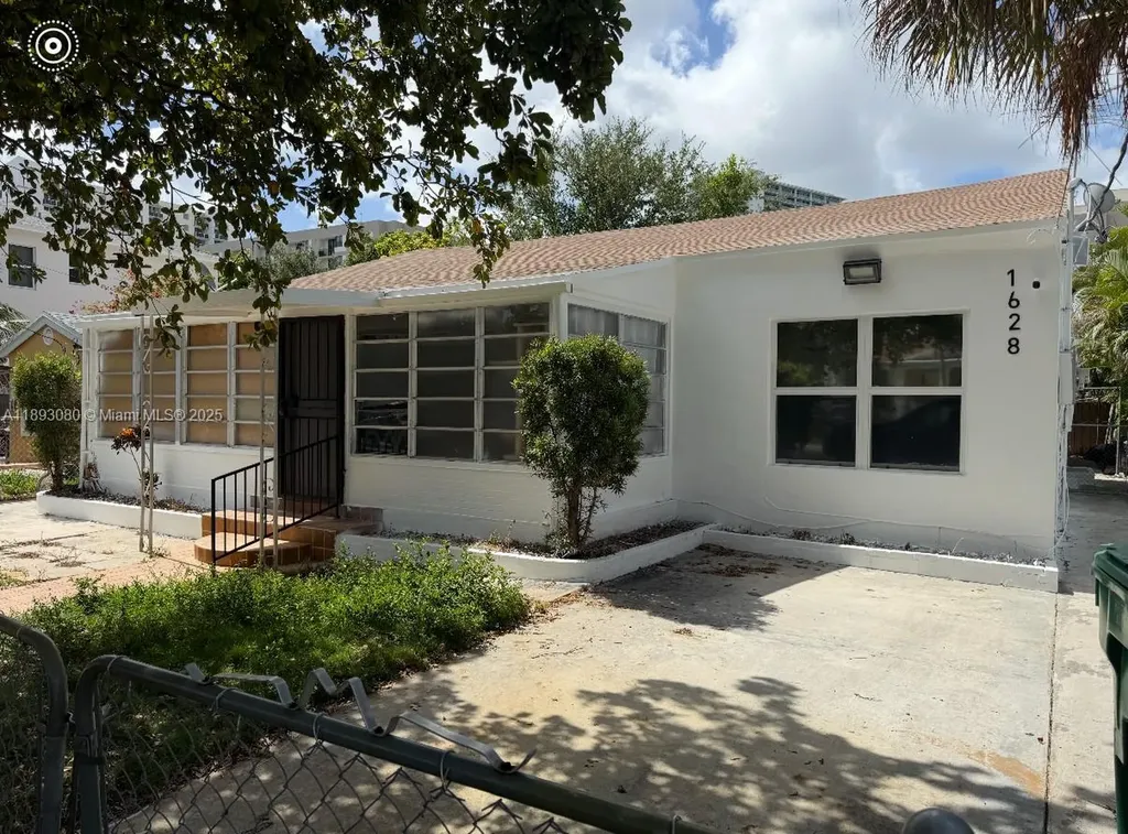 1628 NW 15th Street Miami FL 33125