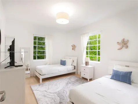 241 28th Street Miami Beach FL 33140