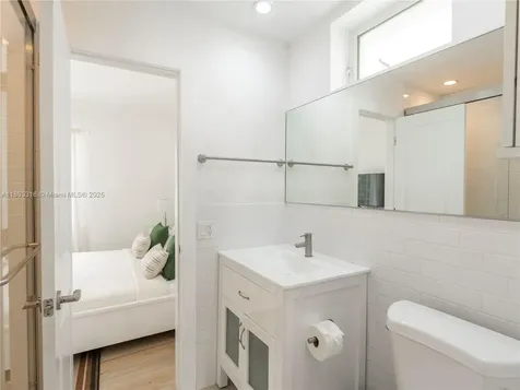 241 28th Street Miami Beach FL 33140