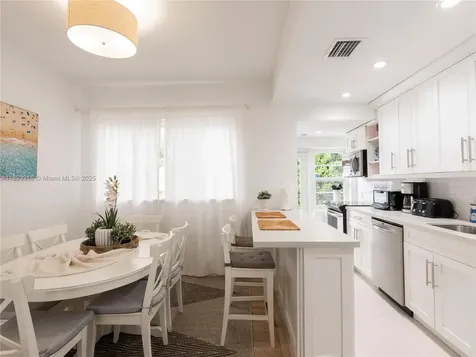 241 28th Street Miami Beach FL 33140