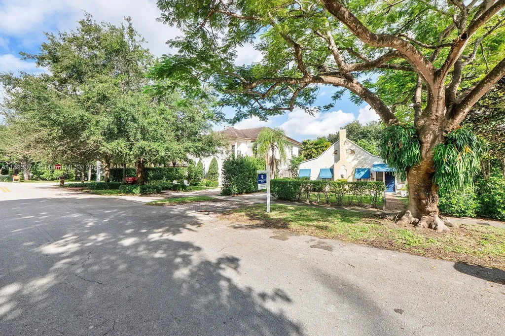 909 SE 5th Court Fort Lauderdale FL 33301