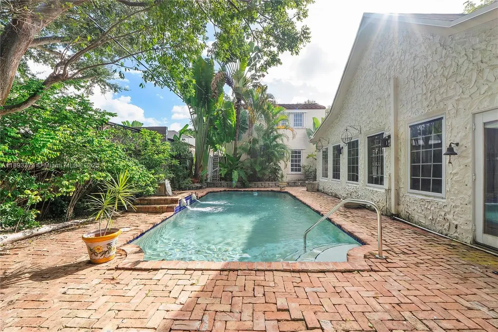 909 SE 5th Court Fort Lauderdale FL 33301