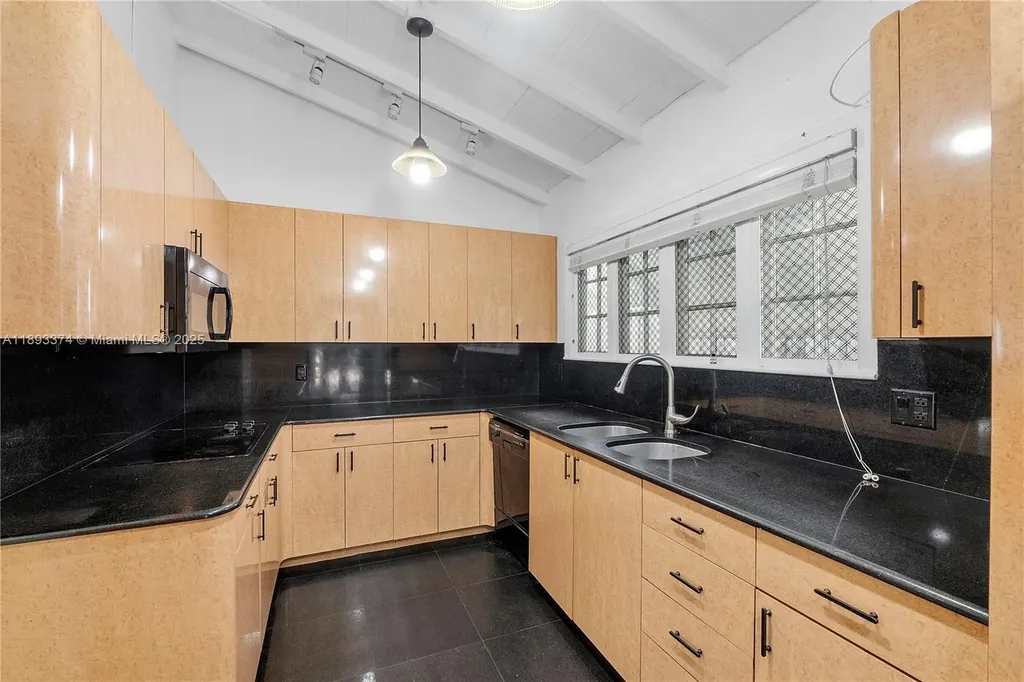 909 SE 5th Court Fort Lauderdale FL 33301