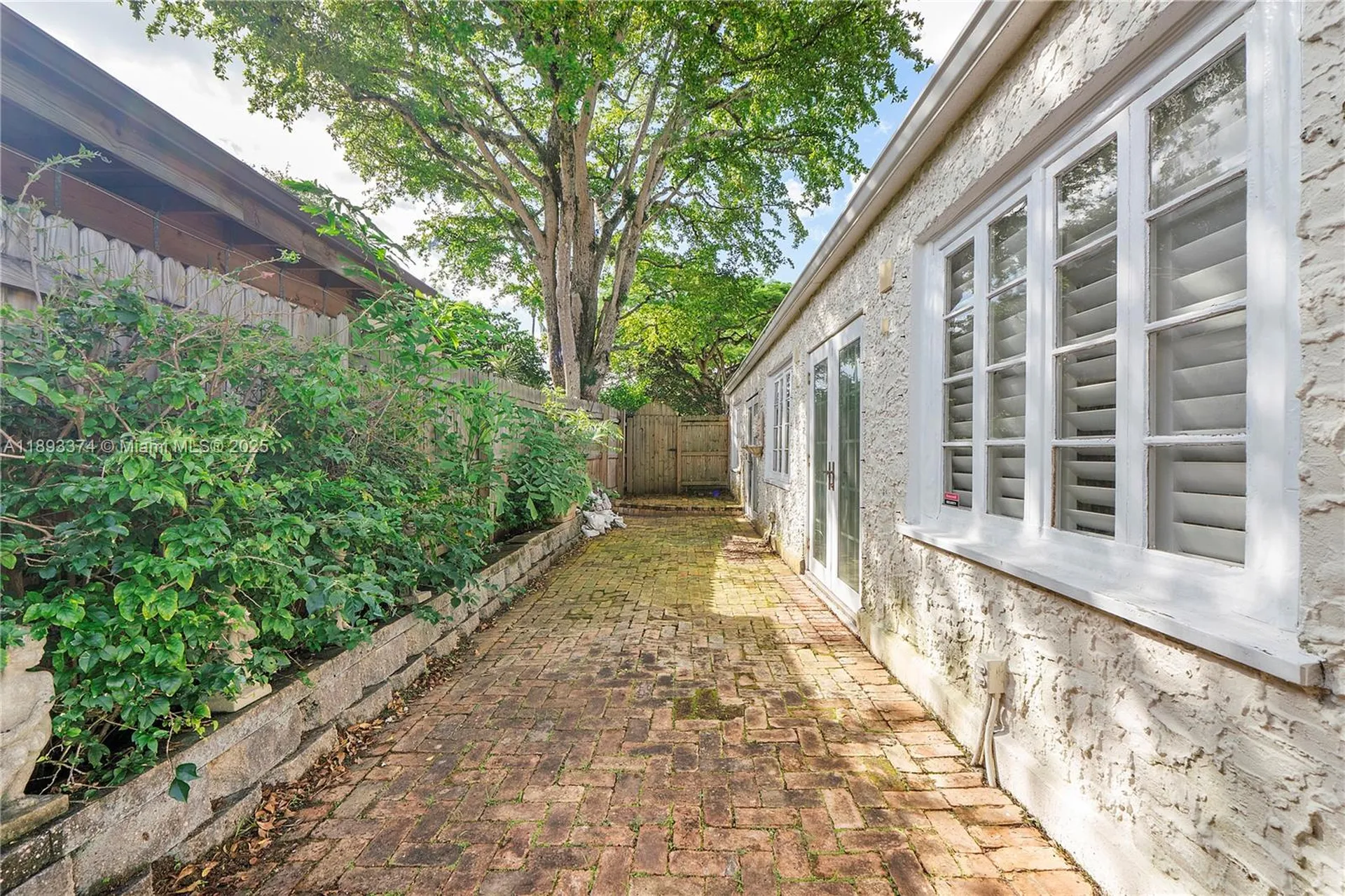 909 SE 5th Court Fort Lauderdale FL 33301