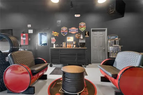 Established Service & Repair Car Shop Sweetwater FL .