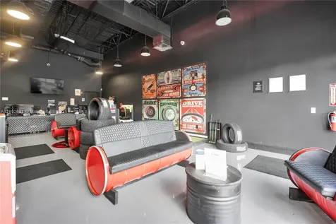 Established Service & Repair Car Shop Sweetwater FL .