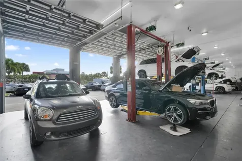 Established Service & Repair Car Shop Sweetwater FL .
