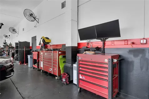 Established Service & Repair Car Shop Sweetwater FL .