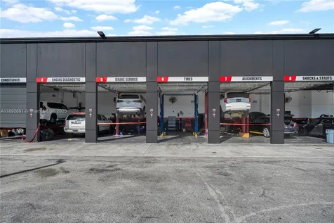 Established Service & Repair Car Shop Sweetwater FL .