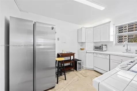 5555 Collins Avenue Miami Beach FL 33140