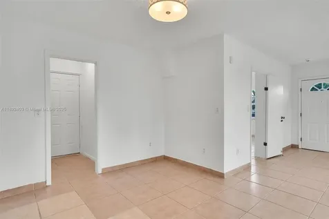 2506 W 9th Court Hialeah FL 33010