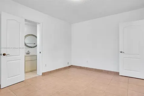2506 W 9th Court Hialeah FL 33010
