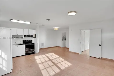 2506 W 9th Court Hialeah FL 33010