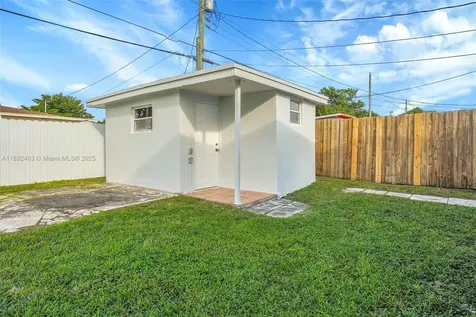 2506 W 9th Court Hialeah FL 33010
