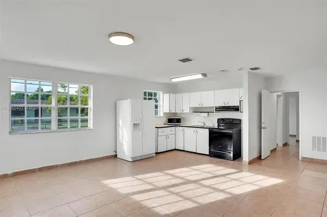 2506 W 9th Court Hialeah FL 33010