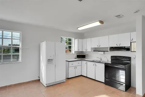 2506 W 9th Court Hialeah FL 33010